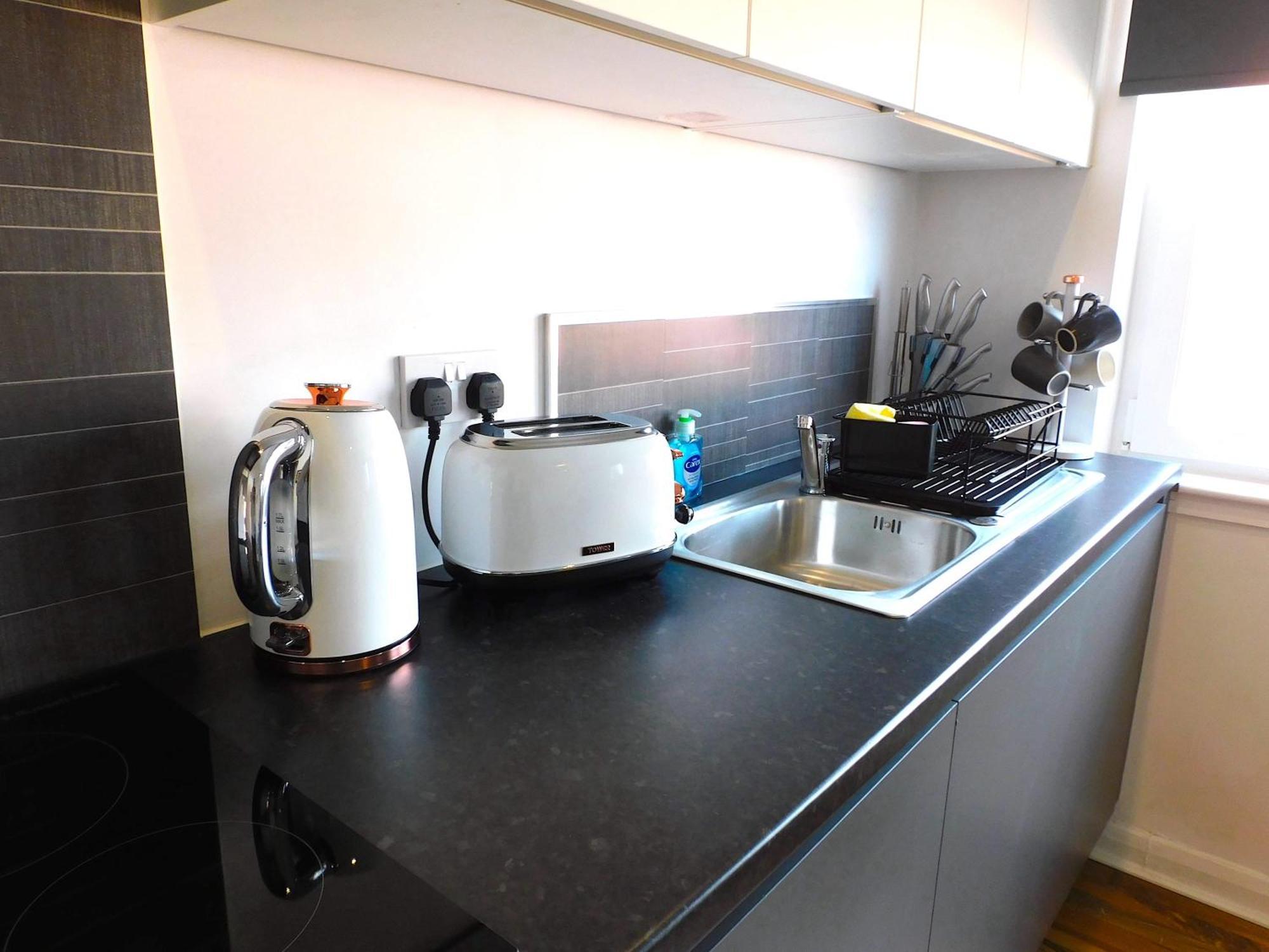 Newly Refurbished 1 Bed Apt In Hamilton Close To Station And Local Amenities Esterno foto